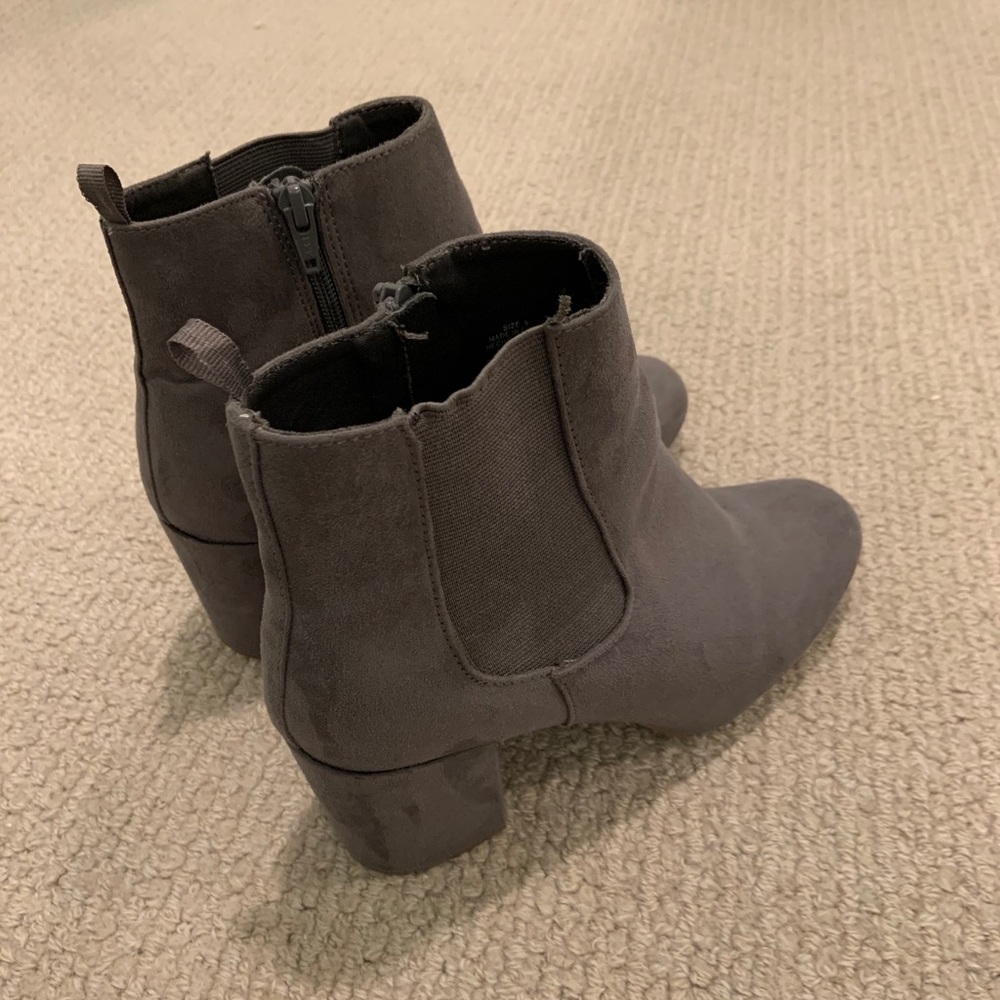 GAP grey suede booty heals
